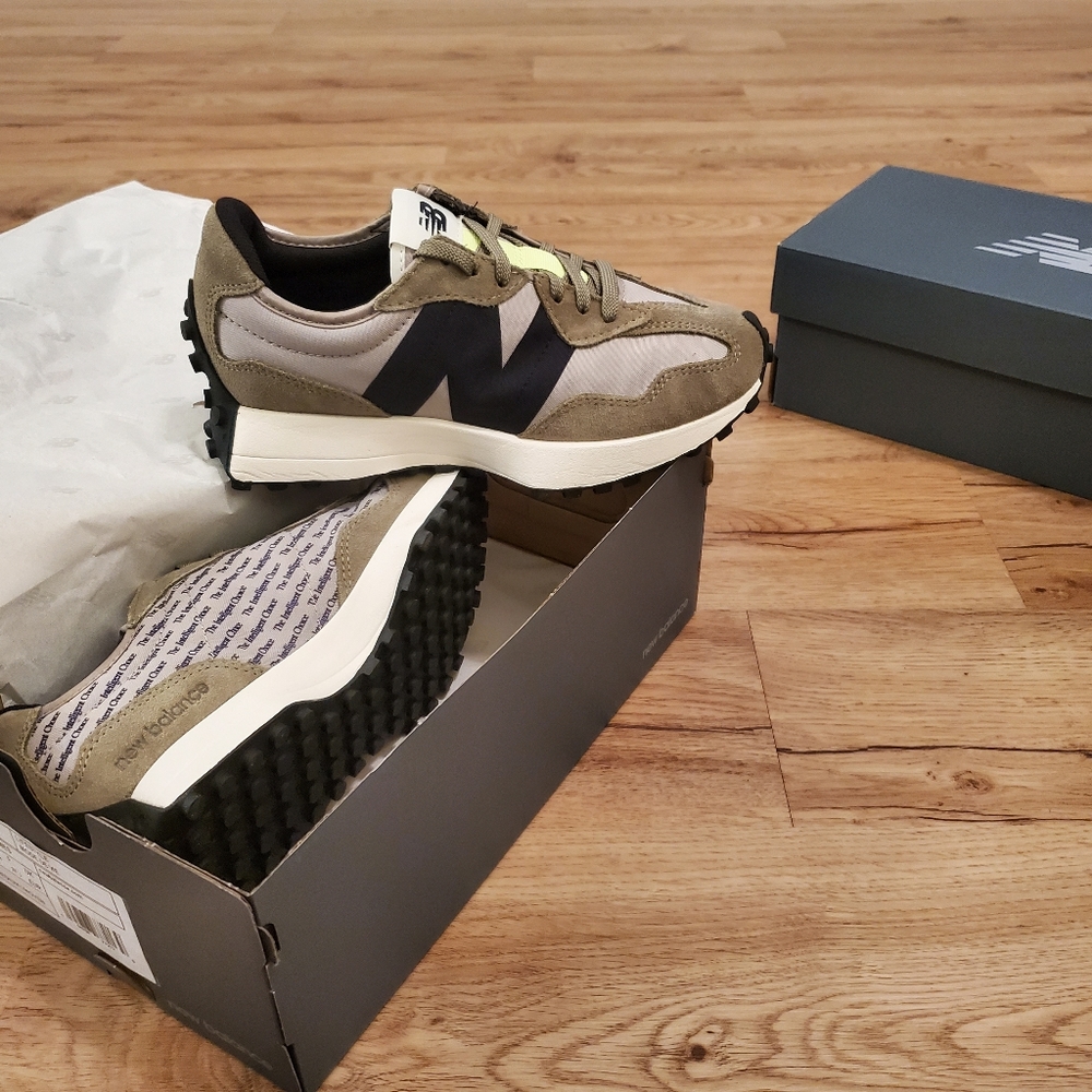 New Balance 327